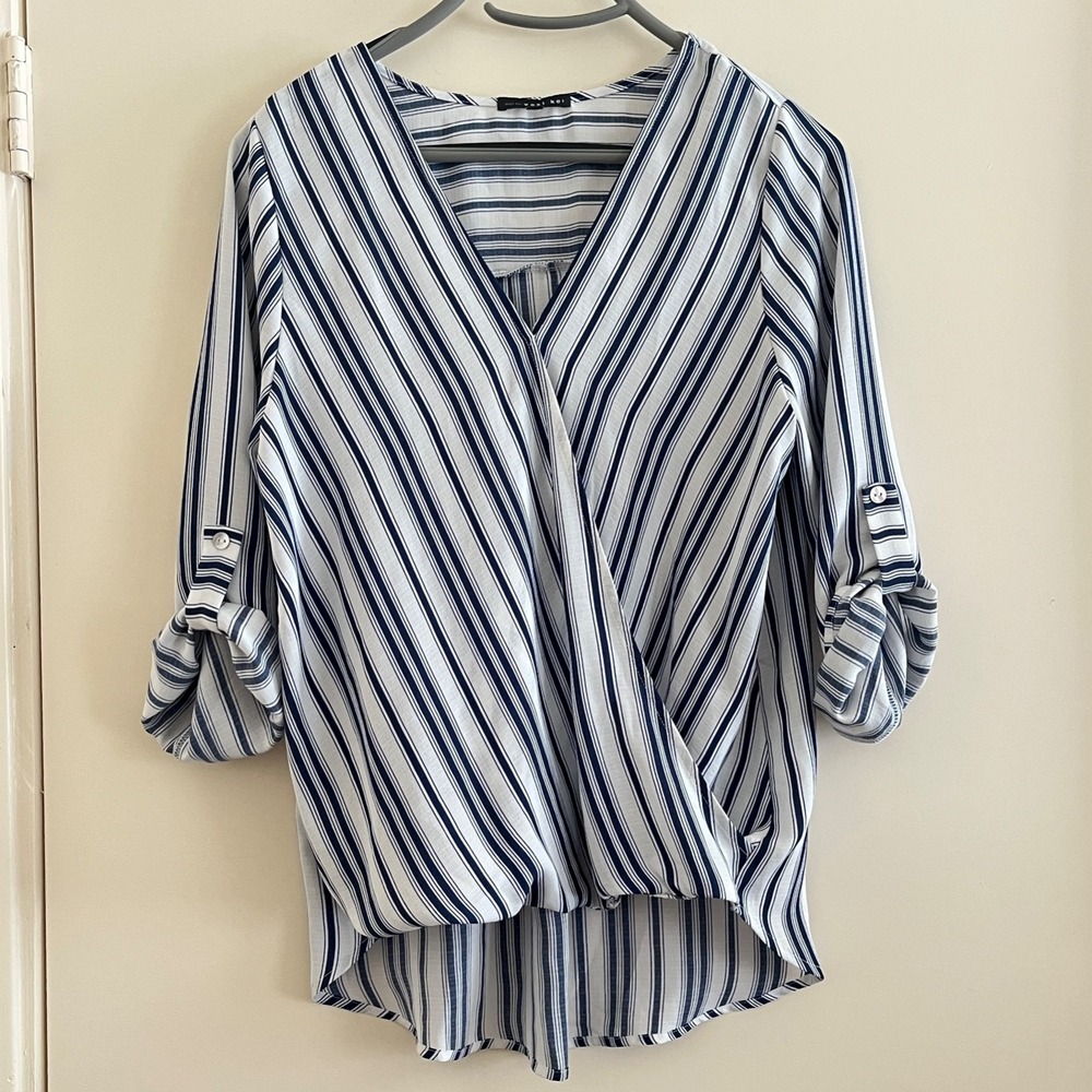 West Kei Women Striped Top Small V Neck Roll Tab Sleeve Nautical Coastal Preppy